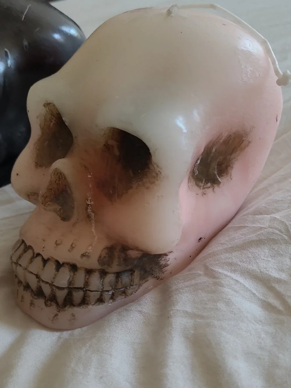 Skull-Shaped Scented Candles - Black and Pale Pink Set